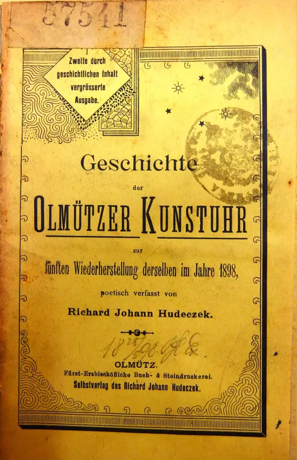 Geschichte der Olmützer Kunstuhr zur fünften Wiederherstellung derselben im Jahre 1898, poetisch verfasst  von Richard Johann Hudeczek. Zweite durch geschichtlihen Inhalt vergrösserten Ausgabe. (Dějiny olomouckého orloje k pátému obnovení téhož v roce 1898, básnicky ztvárněno Richardem Johannem Hudeczkem. Druhé, historickým obsahem rozhojněné vydání.) Olmütz 1898. Vědecká knihovna v Olomouci, sign. 57 541.