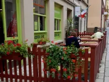 Zahrádka před objektem