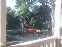 Pohled na zahradu z terasy školky