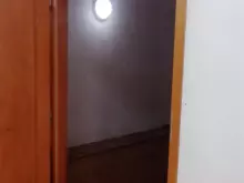 Dveře do chodby vedoucí do lóže