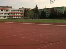 Venkovní sportoviště u školy