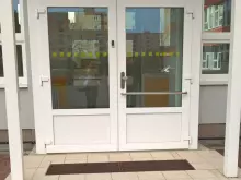 Vchod ze dvora a parkoviště