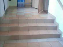 Chodba v přízemí se schody