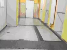 Chodba s horším povrchem