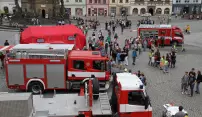 Hasiči převzali šek na novou techniku Hasiči převzali šek na novou techniku