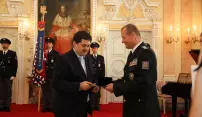 Primátor dostal medaili za podporu policie Primátor dostal medaili za podporu policie