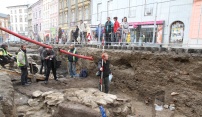 Radní, památkáři, stavitelé i veřejnost kontrolovali Dolní náměstí