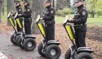 Parky ohlídají strážníci na vozítkách SEGWAY