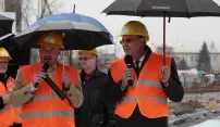 Švýcary déšť neodradil, tramvajovou trať si prohlédli důkladně Švýcary déšť neodradil, tramvajovou trať si prohlédli důkladně