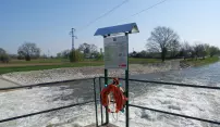 Před nebezpečnými jezy varují cedule Před nebezpečnými jezy varují cedule