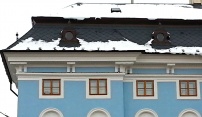 Pozor na sníh ze střech!