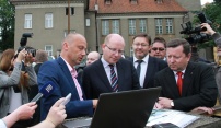 Premiér Sobotka se seznámil s plány na proměnu řeky Moravy v centru Olomouce