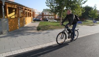 Nové chodníky i cyklostezka zpříjemní život na Nových Sadech