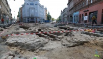 Rekonstrukce ulice 1. máje pokračuje, úspěchy mají archeologové