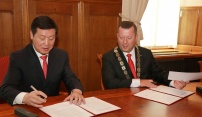 Olomoucký primátor a starosta Kunmingu podepsali partnerskou smlouvu mezi městy