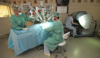 Fakultní nemocnice Olomouc pořádá akci DaVinci operuje v Šantovce, lidé si mohou vyzkoušet práci chirurga s operačním robotem