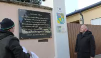 Pamětní deska připomíná hejčínskou rodinu Mayů Pamětní deska připomíná hejčínskou rodinu Mayů