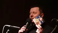 Koledy, které pomohou nemocným, nazpíval s dětmi i olomoucký primátor Koledy, které pomohou nemocným, nazpíval s dětmi i olomoucký primátor