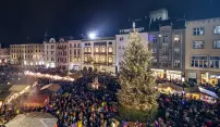 Věhlasné Vánoční trhy v Olomouci zahájí slavnostní rozsvícení stromu Věhlasné Vánoční trhy v Olomouci zahájí slavnostní rozsvícení stromu