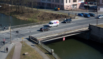 Most v Komenského ulici bude pro auta otevřený jen do neděle. Poté řidiči musí na objízdné trasy