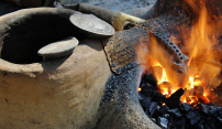 Nadšenci a archeologové postavili ve Sluňákově funkční repliky hliněných pecí