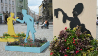Tanečníci z barokního bálu a stovky rozkvetlých květin začínají oživovat Horní náměstí