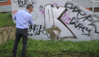 Tlak a vysoká teplota – návod jak odstranit graffiti, plevel i černý výlep