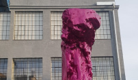 Nová socha Nenažranec stojí před Telegraphem a varuje před tichým zabijákem
