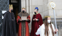 Tři králové popřáli šťastný nový rok na dálku. Jednu tradici ale nevynechali, navštívili arcibiskupa Jana Graubnera