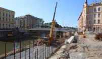 Druhá půlka mostu brzy přijede do Olomouce. Do září dokončí nábřežní zeď