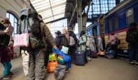 Skupiny uprchlíků u hlavního nádraží o pomoc nestojí, Olomouc je pro ně pouze přestupní stanicí