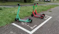 Ve městě se objevily nové parkovací zóny pro sdílená kola a elektrokoloběžky Ve městě se objevily nové parkovací zóny pro sdílená kola a elektrokoloběžky