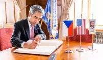 Velvyslanec USA navštívil Olomouc a zdůraznil význam česko-amerických vztahů Velvyslanec USA navštívil Olomouc a zdůraznil význam česko-amerických vztahů