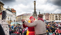 Folklor, jarmark i ledový fotopoint. Olomouc strojí masopust