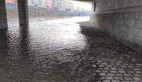 Zvýšené průtoky Moravy opět uzavřely náplavku, povodně však nehrozí