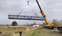 Propojí Černovír a Štěpánov, na budované cyklostezce instalují konstrukci nového mostu