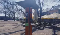 Návštěvníci parku mají k dispozici multifunkční cyklostojan Návštěvníci parku mají k dispozici multifunkční cyklostojan