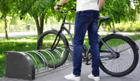 Cyklisté a koloběžkáři si mohou vybrat místo pro stojany Cyklisté a koloběžkáři si mohou vybrat místo pro stojany