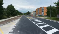 Rekonstrukce posledního úseku Okružní je u konce. Ulicí už projedete Rekonstrukce posledního úseku Okružní je u konce. Ulicí už projedete