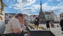 Olomoucké šachové léto zahájí simultánka velmistra Davida Navary na Horním náměstí Olomoucké šachové léto zahájí simultánka velmistra Davida Navary na Horním náměstí