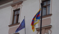 Radnice vyvěsila podesáté vlajku pro Tibet