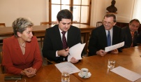 Politici podepsali koaliční smlouvu