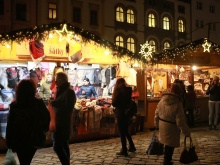 Strom rozzářil náměstí, začaly vánoční trhy | © Blanka Martinovská