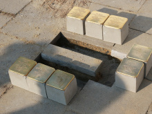 Osm kamenů ve Chválkovicích připomíná oběti holocaustu | Foto: Blanka Martinovská